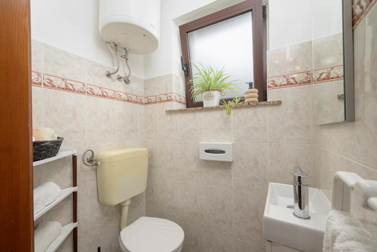 Holiday Apartment Ariella Krizanici Exterior photo